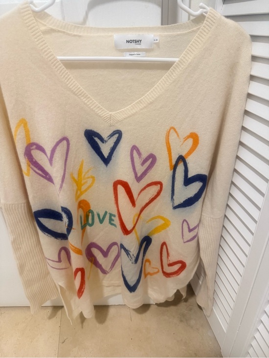 Notshy Sweaters - Cream V-Neck Sweater with Multicolor Heart Print